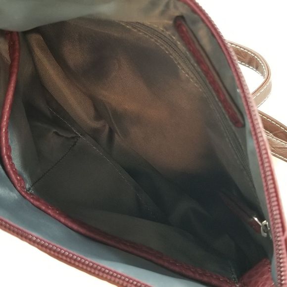 1 DAY SALE Max Studio Burgundy Convertible style bag - Picture 14 of 15